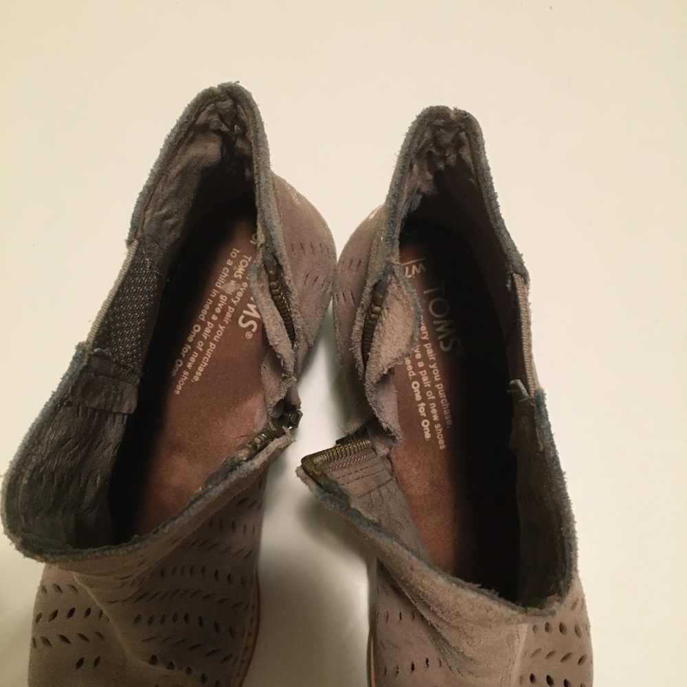**SOLD** TOMS Majorca Suede Peep Toe Bootie 7.5M - Picture 7 of 8